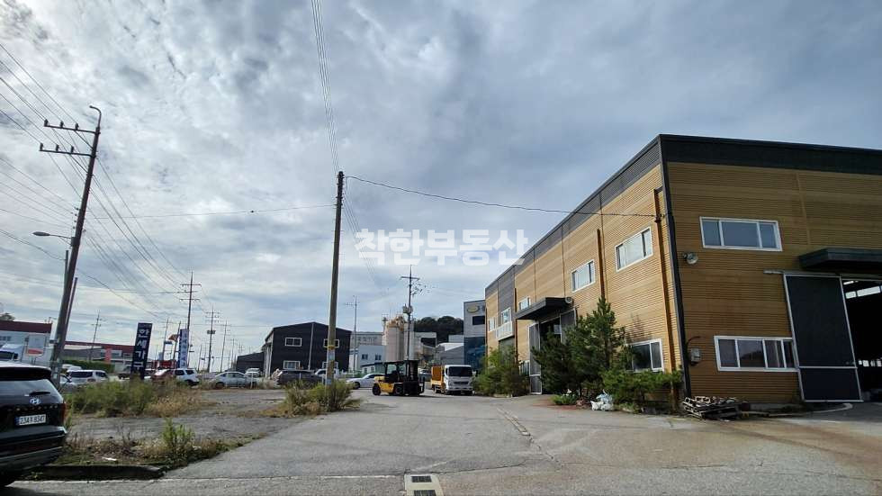 경기 화성만세구 양감면 신왕리 1동 화성시 양감면 신왕리 140평 공장 임대 / 4차선 대로변 / 광고효과 우수 월세 매물번호 10011 사진 2
