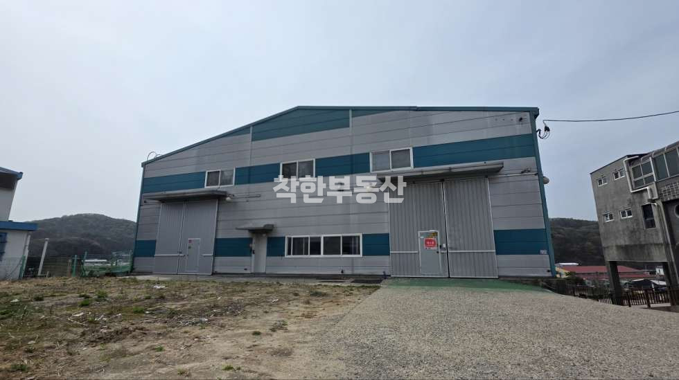 경기 화성효행구 정남면 문학리 화성시 정남면 문학리 240평 공장 임대/ 대로변 추레라 진입가능 월세 매물번호 10090 사진 1