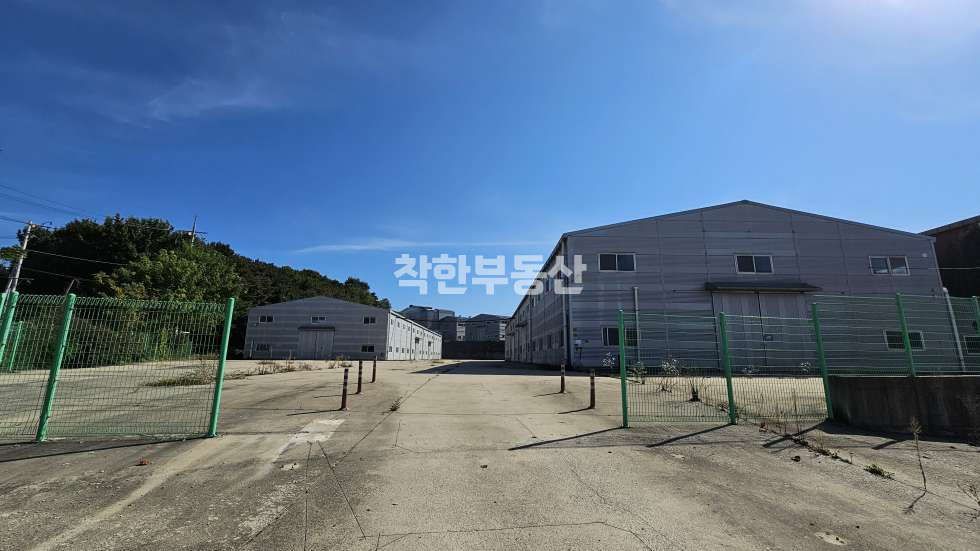 경기 화성만세구 양감면 사창리 7,8동 822평 공장임대 (411평x2동), 전기 300kw, 호이스트 5톤+7.5톤 월세 매물번호 10018 사진 1
