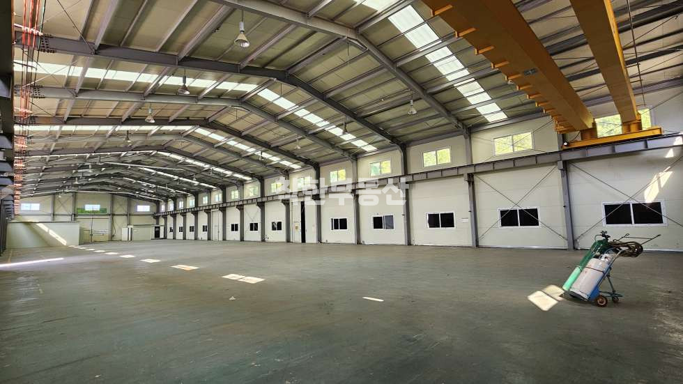 경기 화성만세구 양감면 사창리 7,8동 822평 공장임대 (411평x2동), 전기 300kw, 호이스트 5톤+7.5톤 월세 매물번호 10018 사진 10